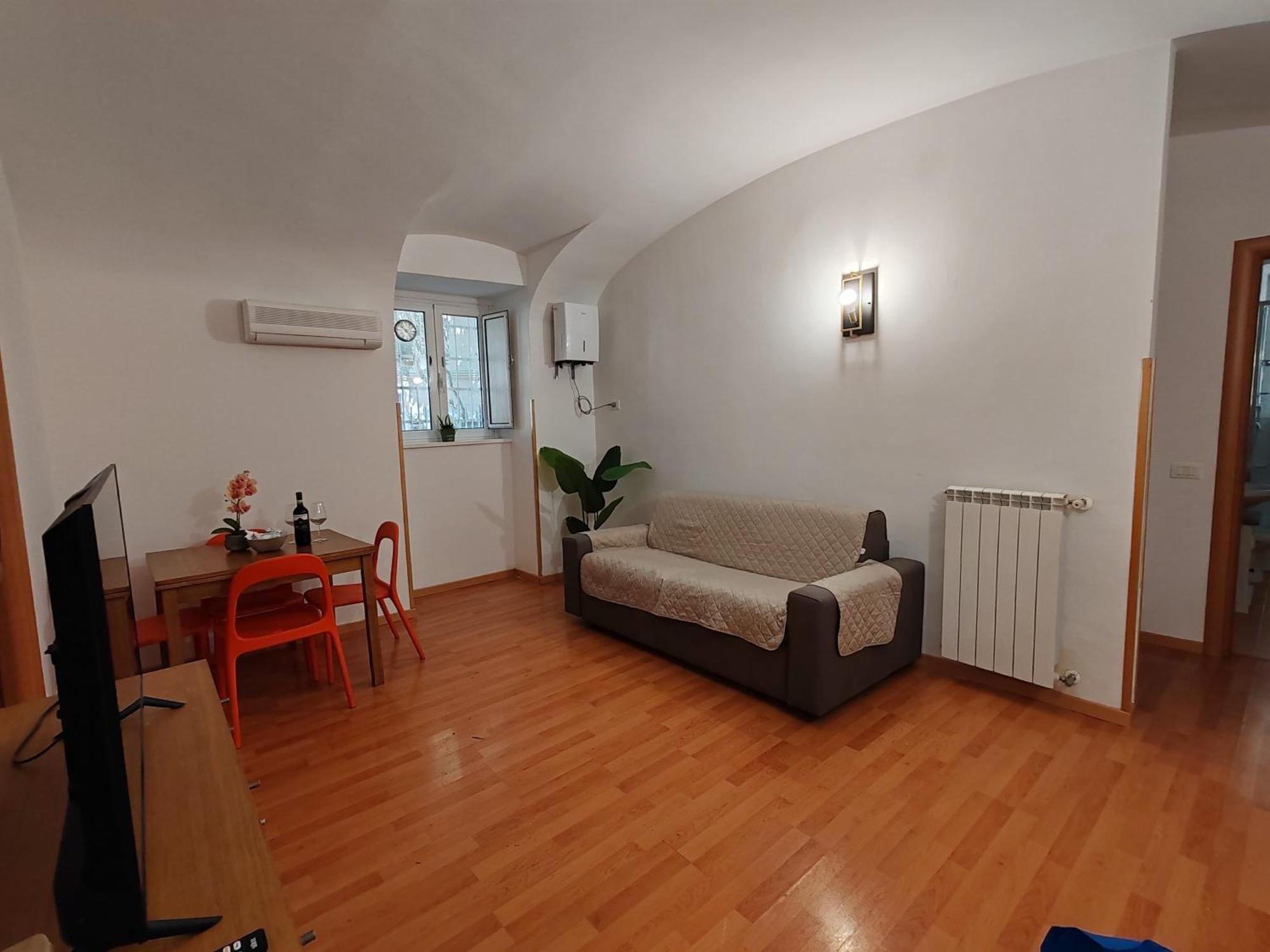 The Holy Apartment Rom
